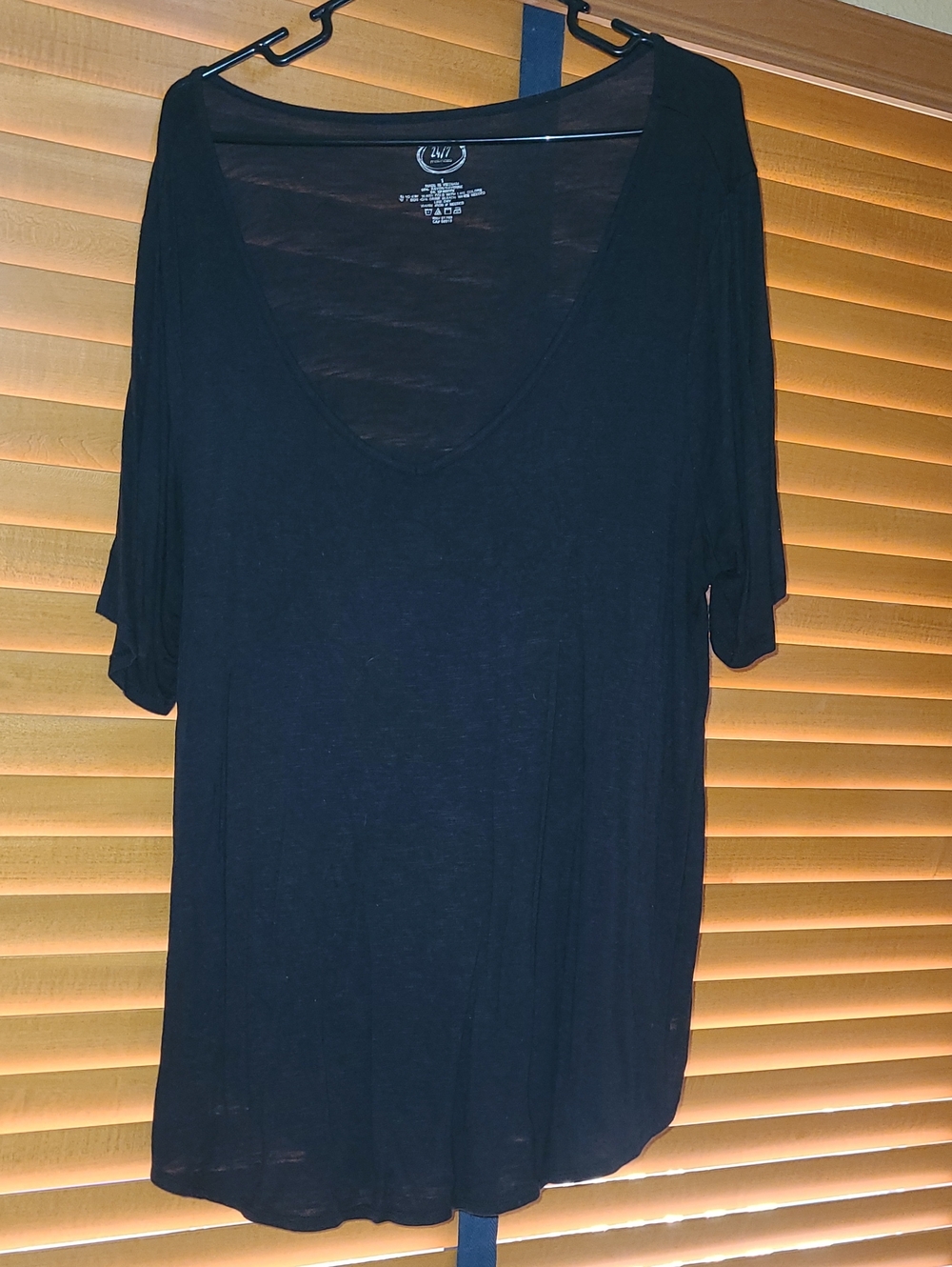 Women’s Black Scoop Neck Short Sleeve Tee